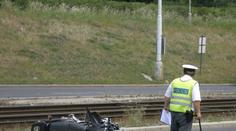 Na Benešovsku se srazila motorka s autem, na místě jsou zranění