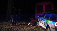Vyhrocené pronásledování, řidič chtěl vytlačit policisty ze silnice