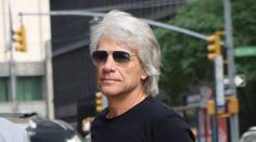 Legendární zpěvák Jon Bon Jovi zrušil koncert. Zdraví mu nedovolí pokračovat