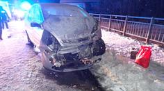 Auto při nehodě očesalo rodinný dům, hasiči ho museli vyztužit!