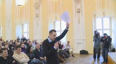 Rodiče odmítají sloučení škol v Holešově. Chystají demonstraci, starosta čelí kritice