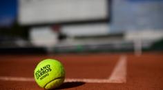 Djokovič souhlasí s Nadalem, míčky na French Open jsou moc těžké