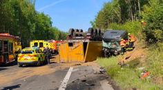 Tragická nehoda u Chebu: Náraz utrhl kabinu kamionu a řidiče katapultoval ven