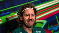 Bývalý mistr světa zvažuje návrat do Formule 1. Ujme se ho Mercedes?