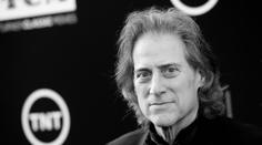 Ve věku 76 let zemřel herec Richard Lewis, hvězda seriálu Larry, kroť se