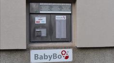 V hradeckém babyboxu našli chlapečka i s doklady. Je mu jen pár dní