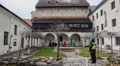 Hasiči zasahovali u požáru Prácheňského muzea. Škody šplhají do statisíců