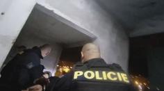 Muž v Ústí útočil na ulici s nožem v ruce. Jeden člověk skončil v nemocnici