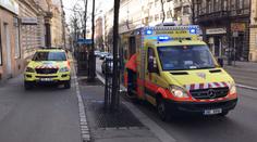 Střílelo se tam? V bytě našli muže v bezvědomí, ležel tam několik dní