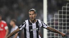 Fotbalista místo karantény popíjel na baru, dostal domácí vězení