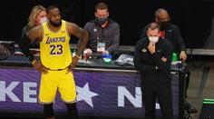 LeBron se dostal do křížku s diváky. Fanynku musela odvést ochranka