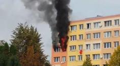 V bytě uhořela žena. Otec se synem byli na víkend pryč