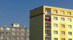 Hrozivé neštěstí: Dítě (7) vypadlo na Slovensku z okna, letělo ze šestého patra