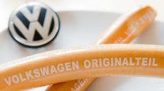 S auty to drhne, ale klobásy frčí. Bestsellerem Volkswagenu je currywurst