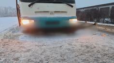 Silnice se proměnila v jatka. Dva mrtví koně a čtyři nabourané vozy