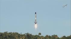 Starhopper v kouli ohně poprvé poskočil, k ISS míří použitý Dragon. VIDEO