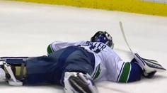 Zákrok roku? Gólman Miller svým kouskem nadchl NHL! VIDEO