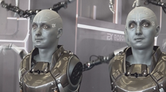 Deepfake napodobí vzhled i hlas člověka. Nenechte se napálit podvodníky