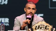 Hlavní zápas UFC 234 neproběhl! Šampion musel na náhlou operaci
