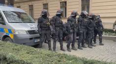 Protest zemědělců v Praze: Skupinka několika lidí se pokusila dostat na Úřad vlády