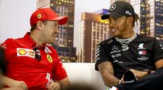 Ferrari ho drtí, Hamilton potřebuje radu od jiné legendy F1