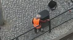 Při bitce zůstala na zemi peněženka. Hbitý pokus o krádež zachytila kamera