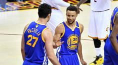 Golden State jen krůček od titulu! Warriors vyhráli i v Clevelandu
