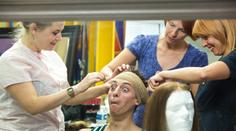 Zákulisí nové Tváře: Maskéři se na soutěžících pořádně vyřádili!