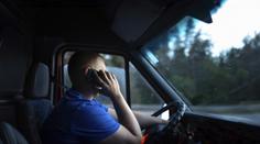 Telefon za volantem je stále častou příčinou nehod: Ptejte se dopravního experta
