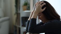 Žena má ze života horor. Je neustále vzrušená a orgasmus má pětkrát denně
