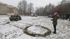 Robot i nákladní dron: Reportérka si zkusila top techniku Vojenské policie