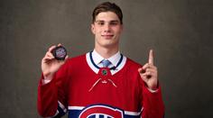 Slafkovský udivuje Montreal: Málem zdemoloval rotoped, pak čaroval na ledě