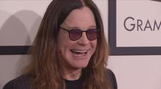 Ozzy Osbourne by byl pyšný. Vnouček taky ukousl hlavu netopýrovi
