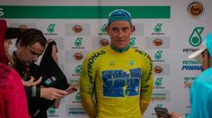 Sedřeniny do masa. Ruský cyklista zapózoval nahý, chlubil se šrámy z pádu