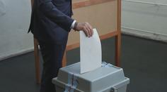 První den voleb: Odvoleno má prezident i lídři kandidujících uskupení