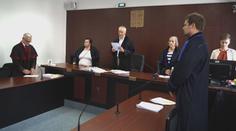 Opozice nechce růst platů politiků. Tvrdě pracujeme, hají se vládní poslanci