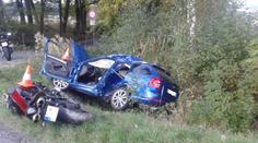 Nepochopitelná nehoda na jihu Čech: Zemřel motorkář i řidič auta