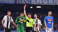 Ta byla přísná! Juventus vyhrál v Neapoli, ale celá Itálie řeší kartu