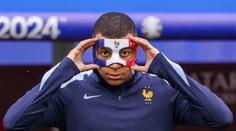 Mbappé má smůlu. Masku v barvách Francie nosit při zápase nemůže
