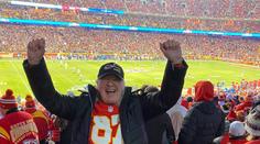 Matka hvězd NFL letěla 2000 kilometrů, aby stihla oba syny v jeden den