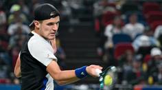 Skvělý Menšík vzal Djokovičovi set, tenisová legenda ale byla nad jeho síly