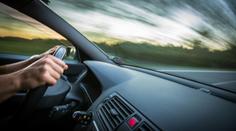 Čech letěl po rakouské dálnici 218 km/h. Chytili ho kousek od hranic