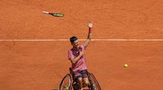 Mladý vozíčkář přepsal na French Open historii. V tabulkách přeskočil i Nadala