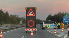 Výhrůžka výbušninou v autobusu na D1. Provoz v obou směrech kolaboval