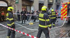 Výbuch v centru Prahy. U Václavského náměstí vypukl požár, zranili se tři lidé