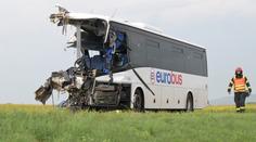 Tragická srážka autobusu a kamionu na Slovensku. Jeden mrtvý, přes 30 zraněných