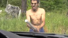 Drsné video: Kradli kabely z OKD, na ochranku útočili tyčí