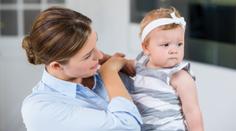 Maminka kvůli chybě úřadu přišla o rodičák. Zažádejte si jinde, řekli jí
