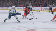 Jašek si říká o NHL! Dostal šanci ve Vancouveru a hned skóroval!