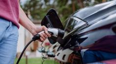 Bateriový propadák: V Česku jezdí přes 18 tisíc elektromobilů, v EU jsme stále předposlední